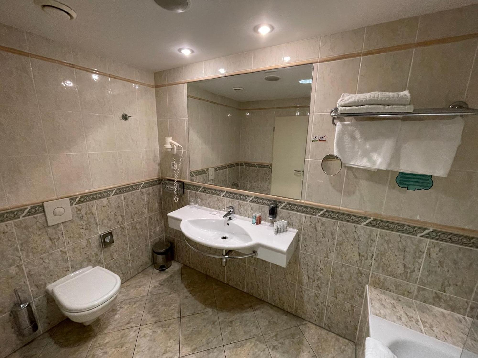 Hotel Ramada Centre 4*