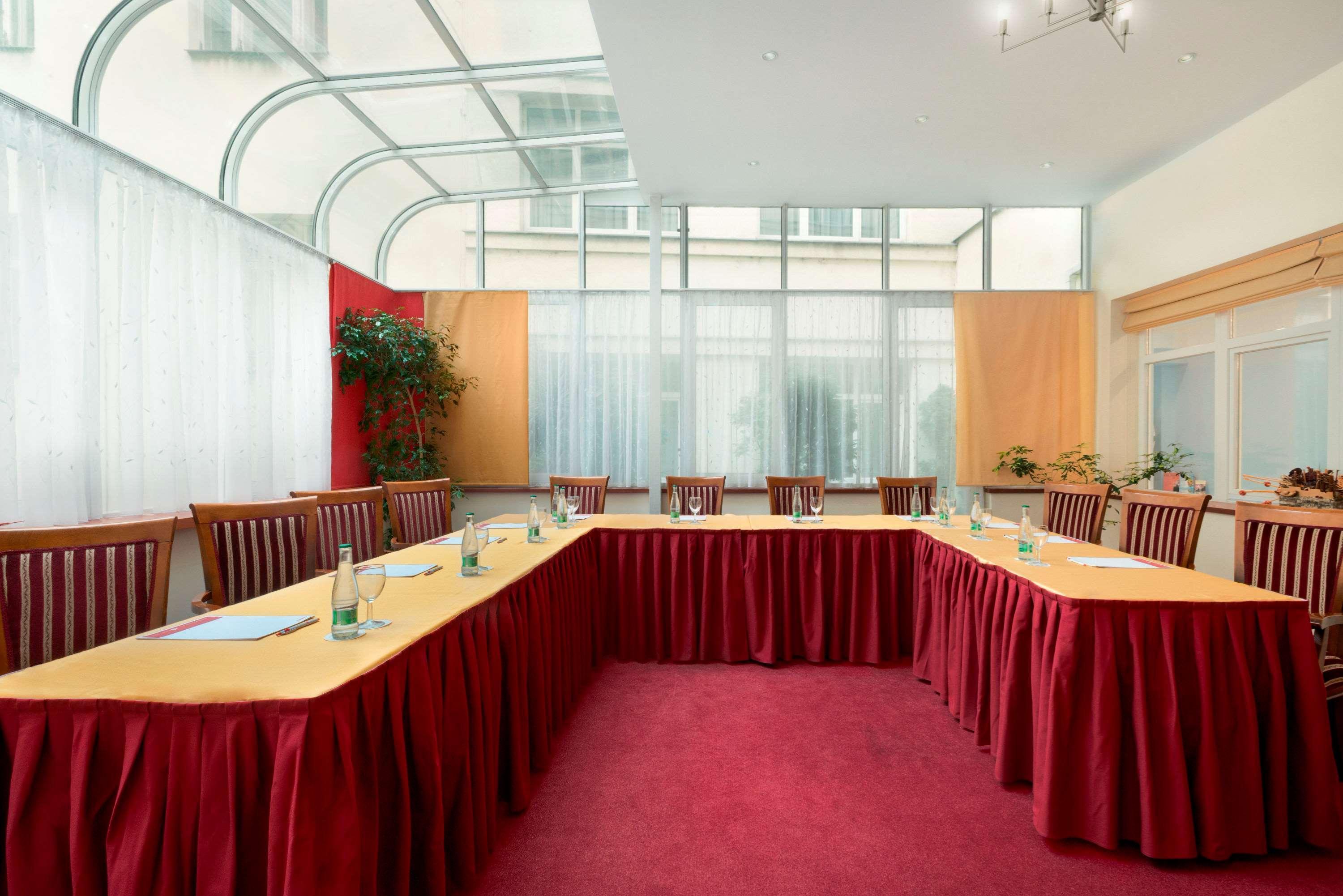 מלון Ramada Centre 4*