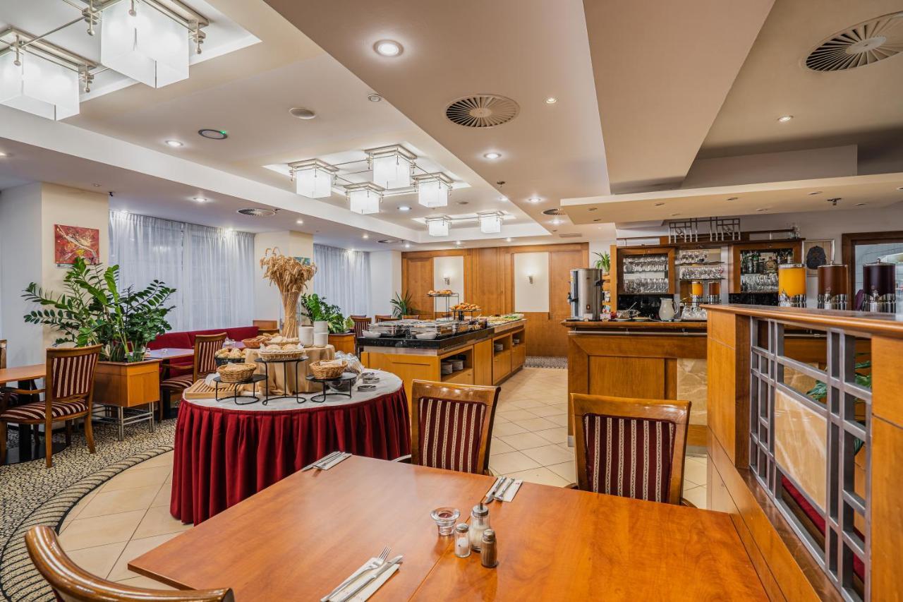 מלון Ramada Centre