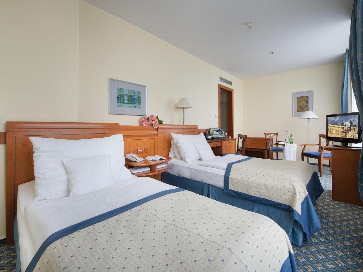 מלון Ramada Centre 4*